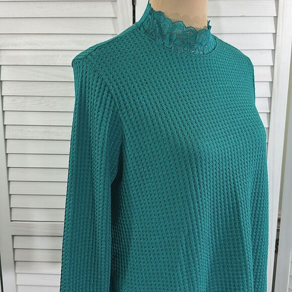 LOGO By Lori Goldstein Waffle Top Size Medium Pockets NWOT - Picture 8 of 12